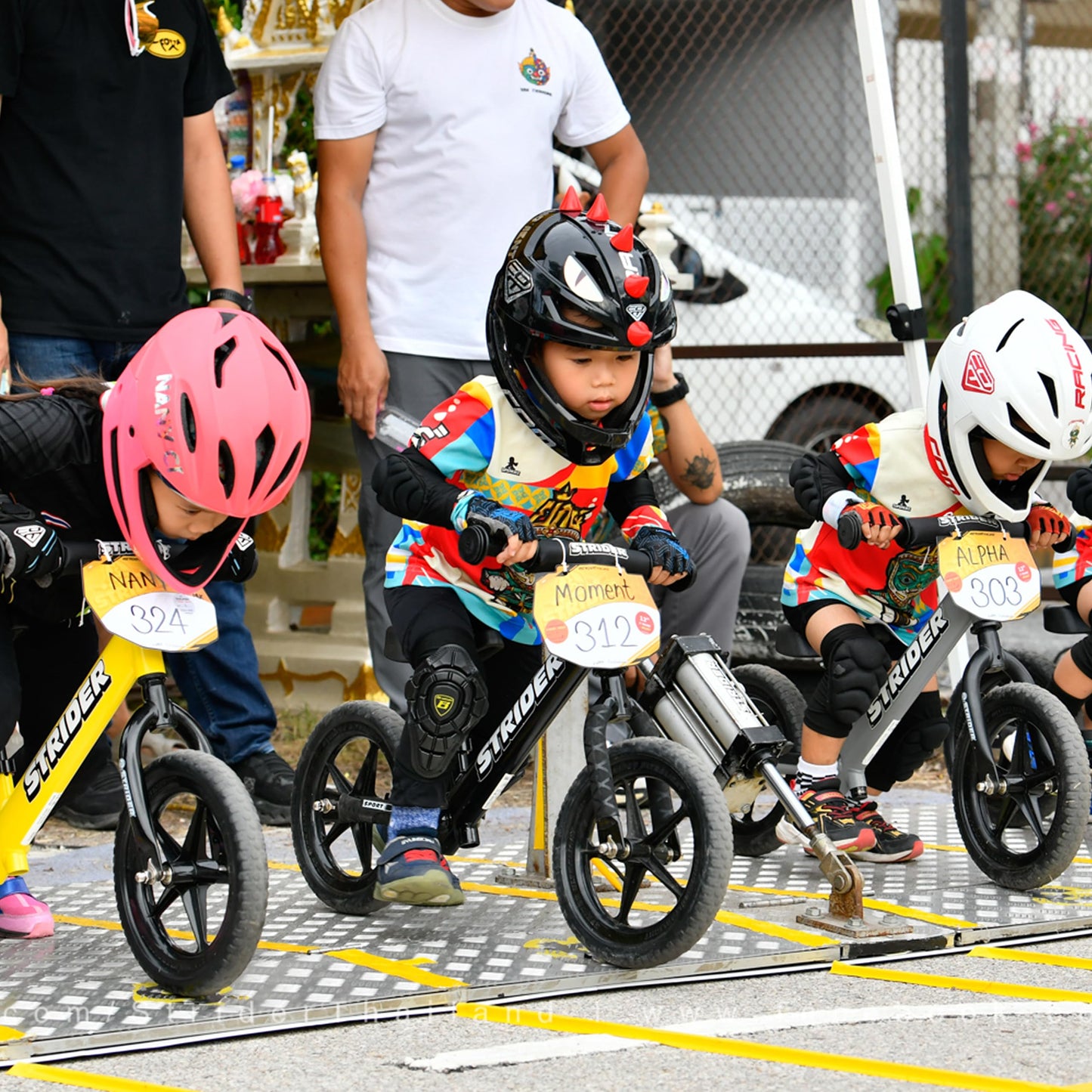 Strider Bicicleta deportiva de 12 pulgadas – Bicicleta de equilibrio sin pedal para niños de 1 a 4 años