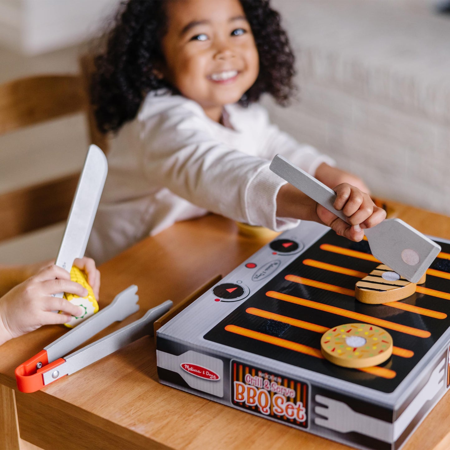 Melissa & Doug Juego de barbacoa y servicio con alimentos