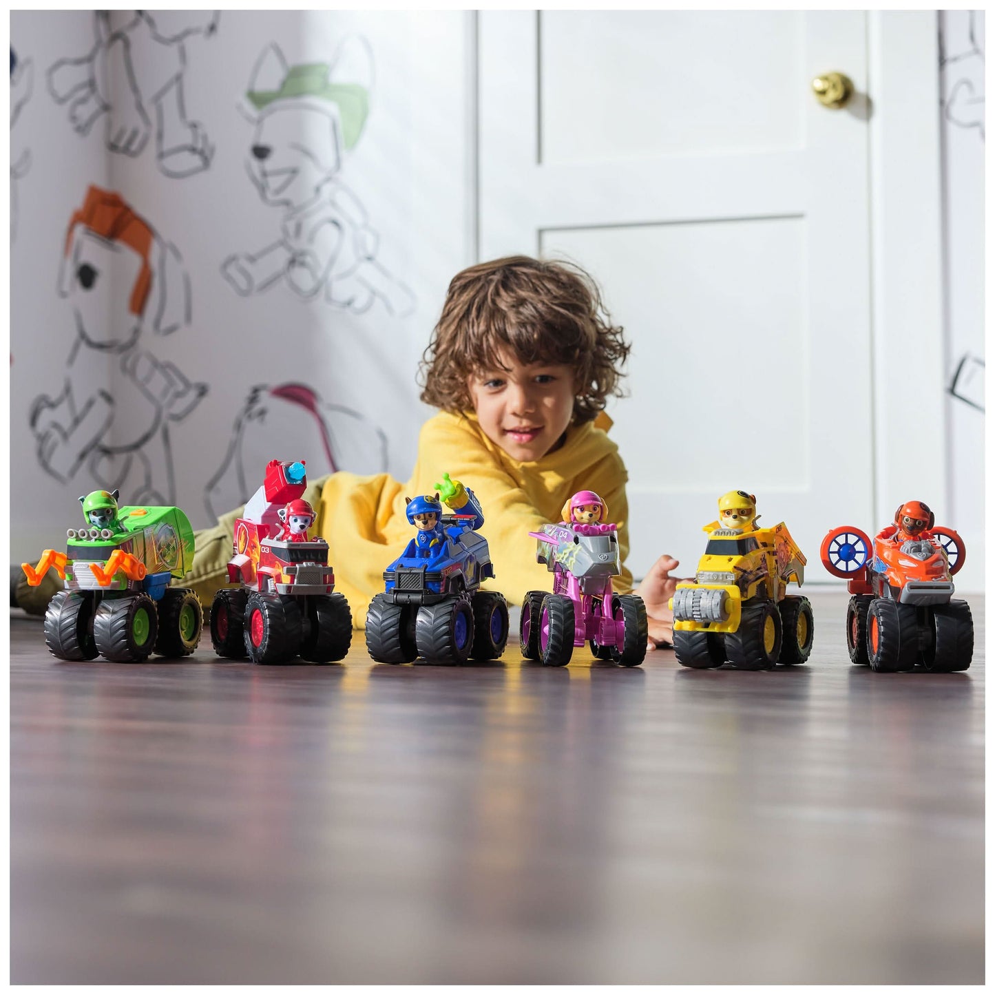 Paw Patrol: Rescue Wheels Roxi Monster Truck con transformación y figura de acción coleccionable