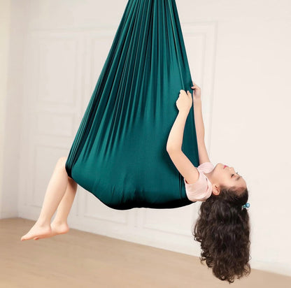 El columpio sensorial está diseñado para niños