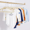 Ganchos de terciopelo beige para niños, paquete de 25
