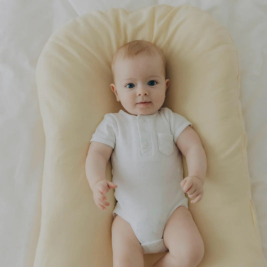 Nido para bebé Aila+Aiden, modelo Snuggle, de algodón orgánico