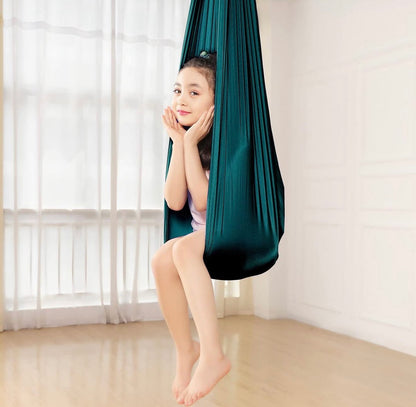 El columpio sensorial está diseñado para niños