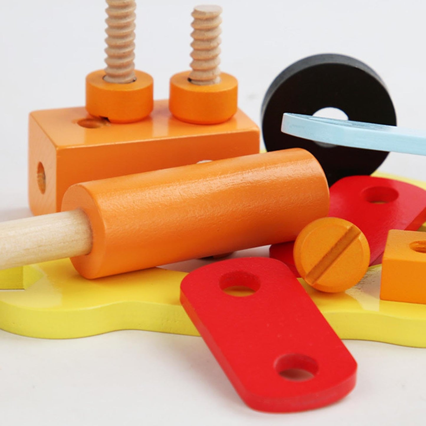 Juego de tuercas y tornillos de madera para niños pequeños