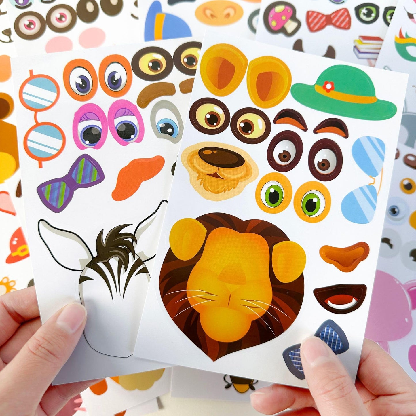36 hojas de pegatinas para crear caras con diferentes expresiones