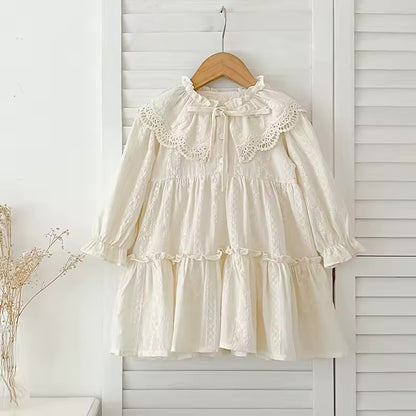 Vestido de manga larga con cuello de encaje