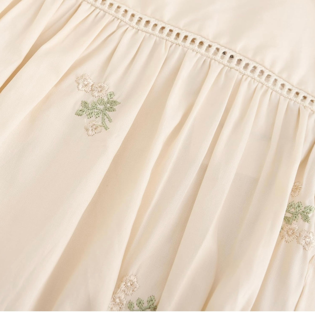 Body manga larga con flores bordadas, 12-18 meses