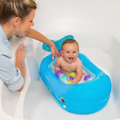 Bañera inflable Infantino con forma de ballena y burbujas