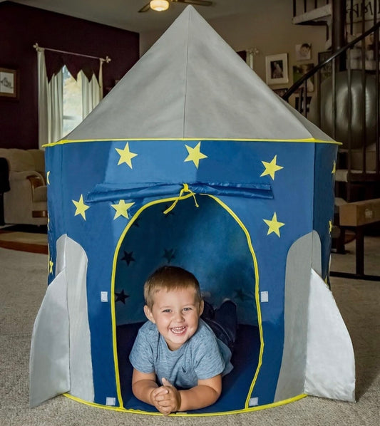 Tienda de campaña infantil con diseño de cohete espacial