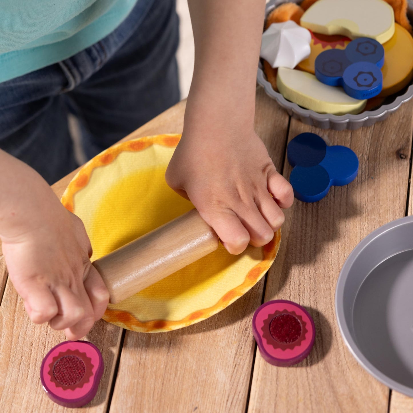 Melissa & Doug - Juego de simulación de alimentos de madera para hacer y hornear pasteles