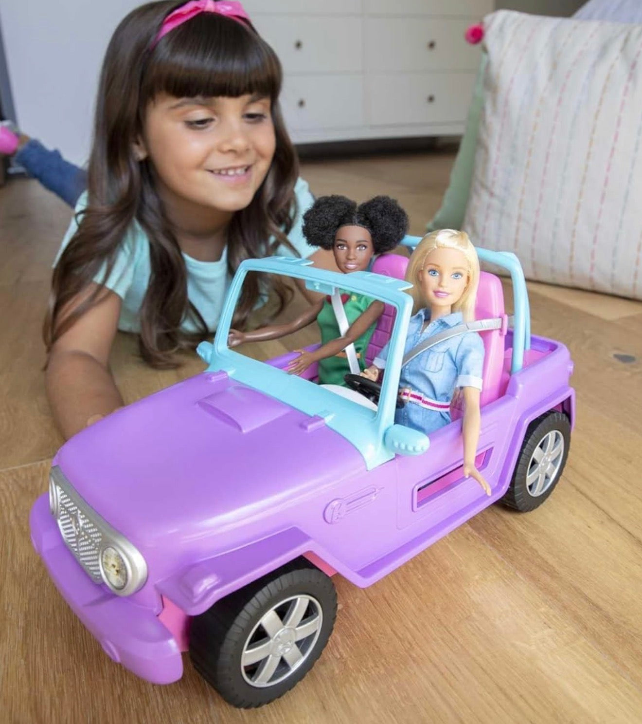 Barbie - Vehículo todo terreno, color morado con asientos rosados y ruedas giratorias