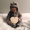 Letrero de anuncio de madera para bebé, placa con forma de corazón