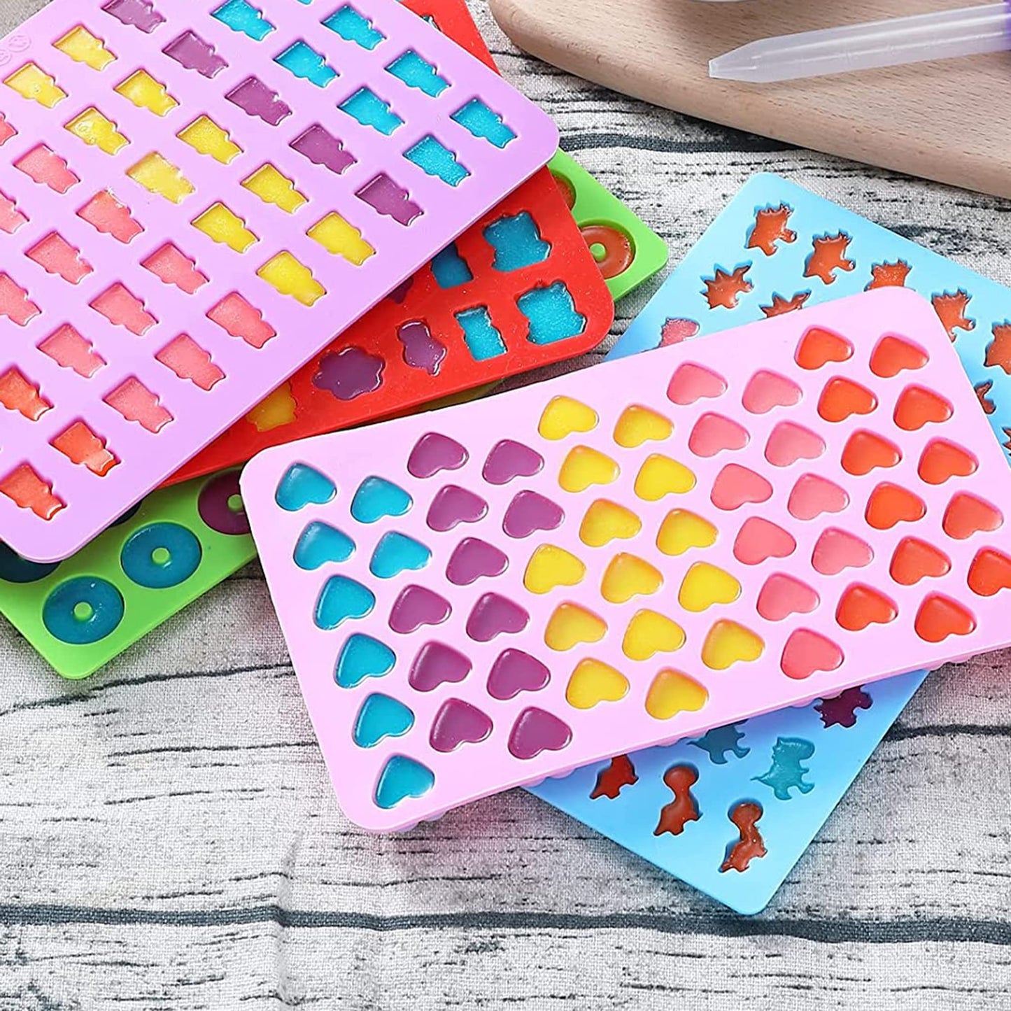 Juego de 5 moldes de gomitas con 2 goteros