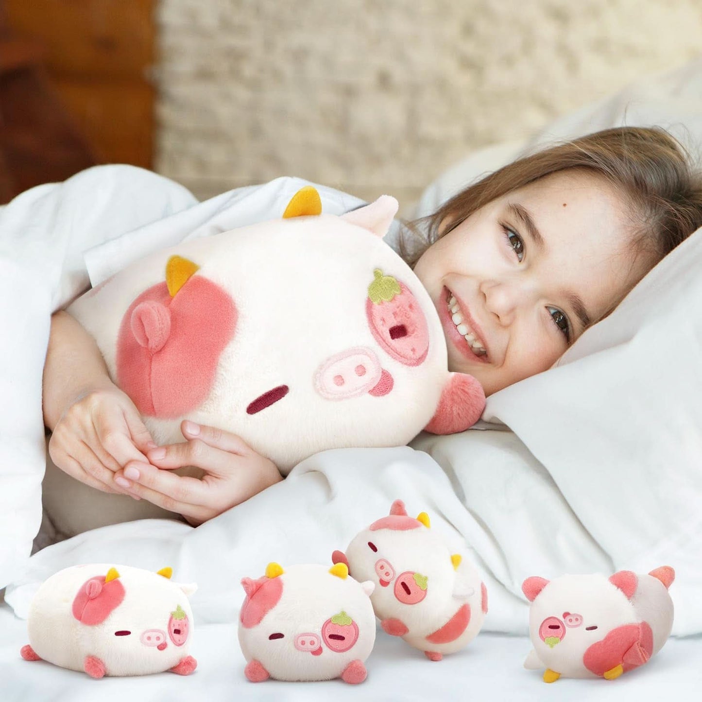 Mewaii Juguete de peluche de vaca de fresa, 5 unidades, suave y esponjosa mamá vaca con 4 bebés esponjosos