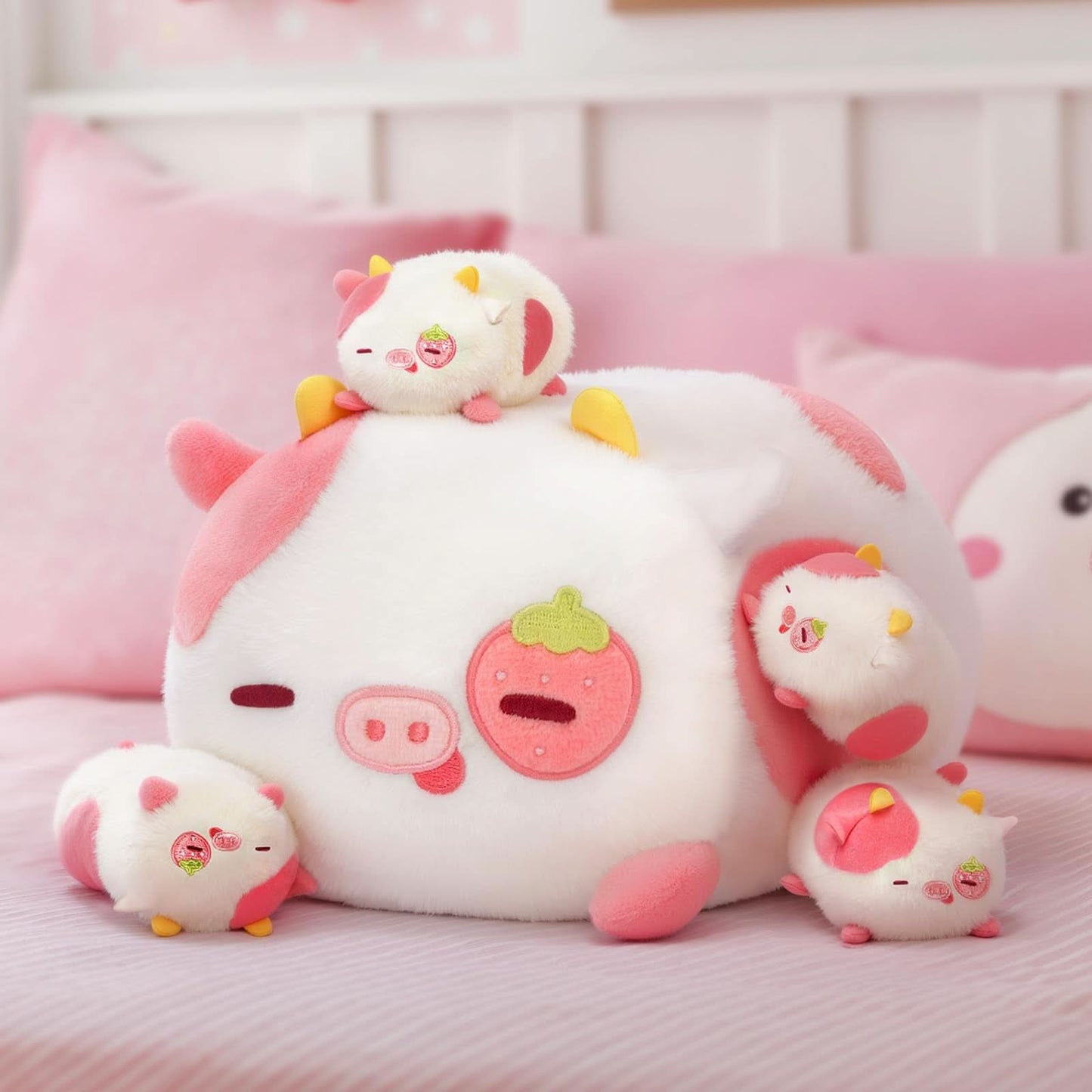 Mewaii Juguete de peluche de vaca de fresa, 5 unidades, suave y esponjosa mamá vaca con 4 bebés esponjosos