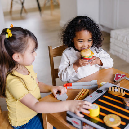 Melissa & Doug Juego de barbacoa y servicio con alimentos
