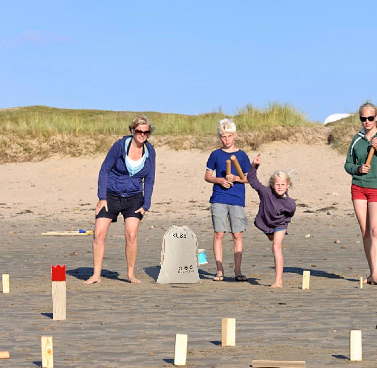 Juego de ajedrez vikingo Kubb de oro con figuras de madera