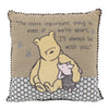 Disney Classic Pooh - Un día con Pooh - Almohada decorativa con apliques y bordado