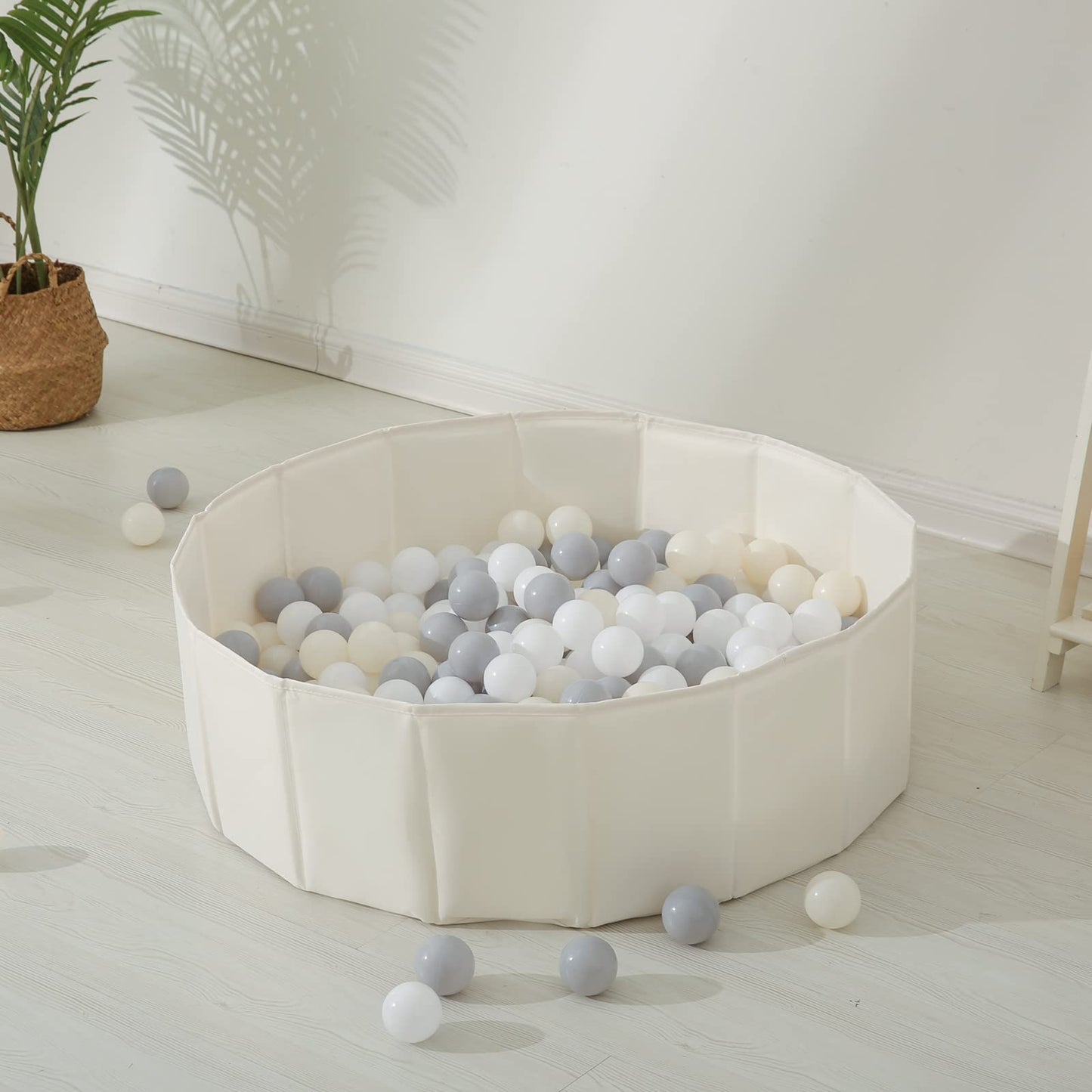 Piscina de pelotas blanca