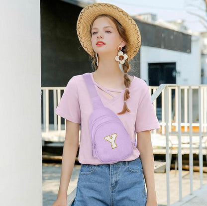 Cangurera pequeña de pana con inicial