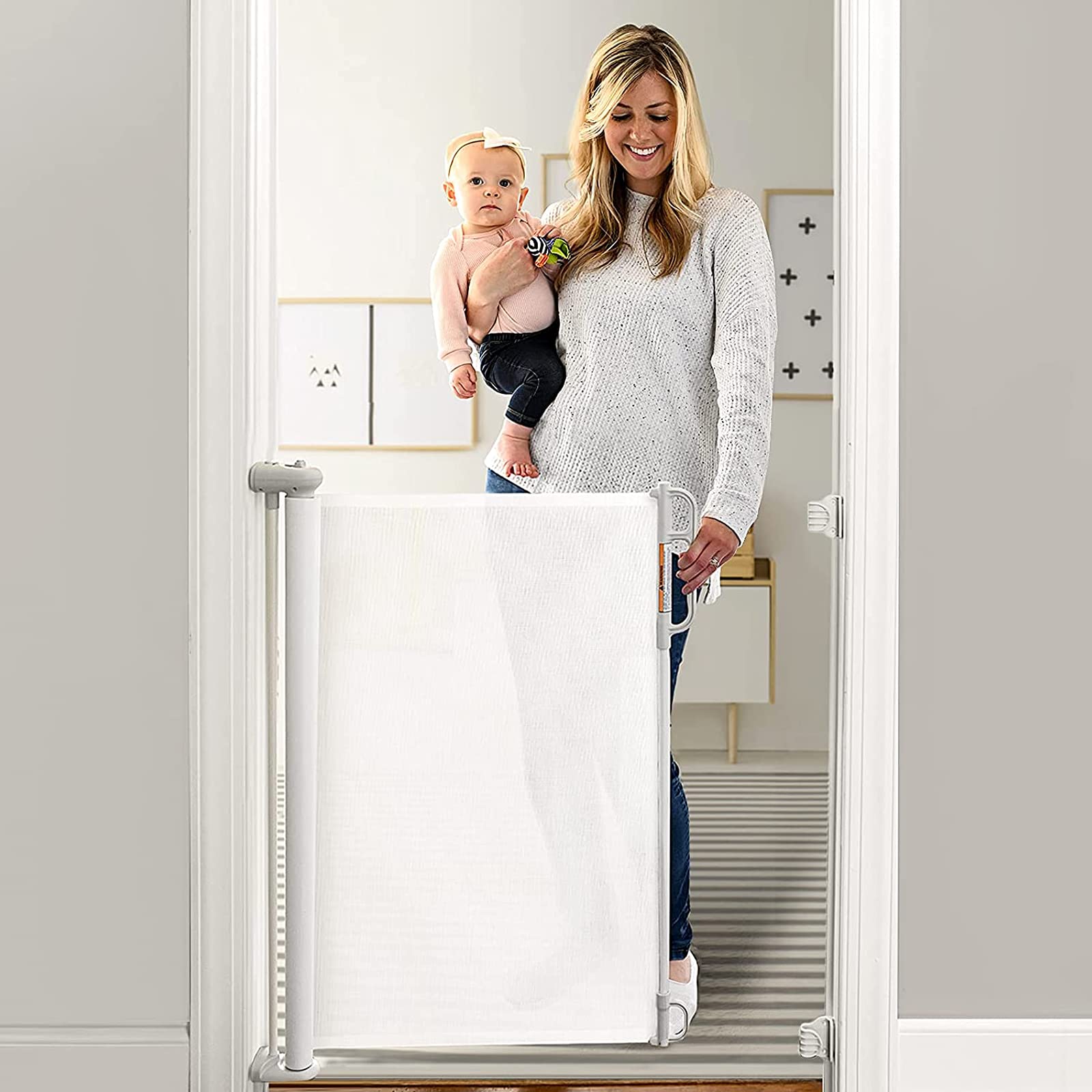 Puerta retráctil para bebés Momcozy, 33" de alto, se extiende hasta 55" de ancho