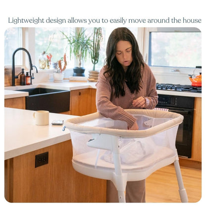 HALO® BassiNest® Lite – Moisés transpirable para bebé que se desliza sobre la cama con paredes de malla para flujo de aire y visibilidad