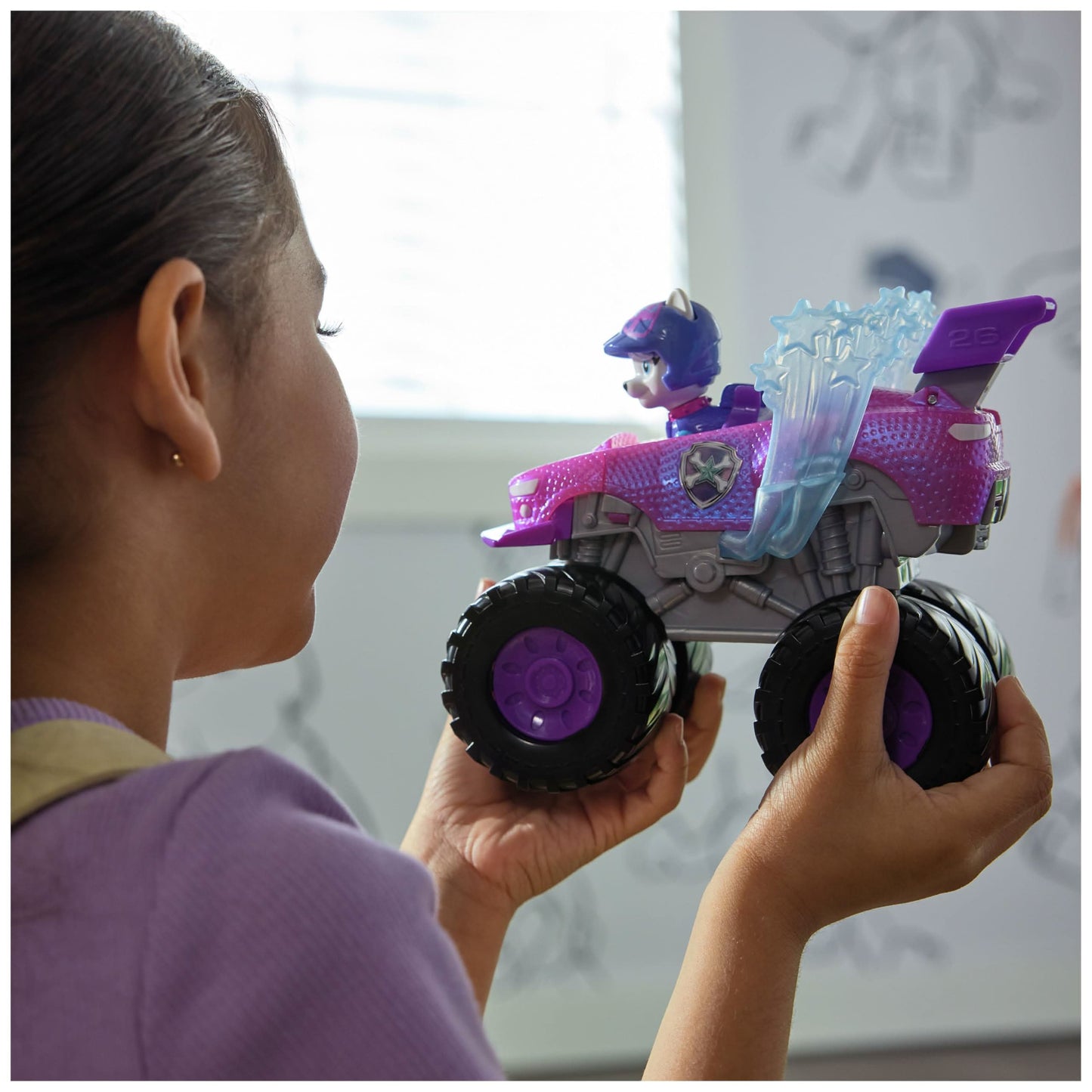 Paw Patrol: Rescue Wheels Roxi Monster Truck con transformación y figura de acción coleccionable