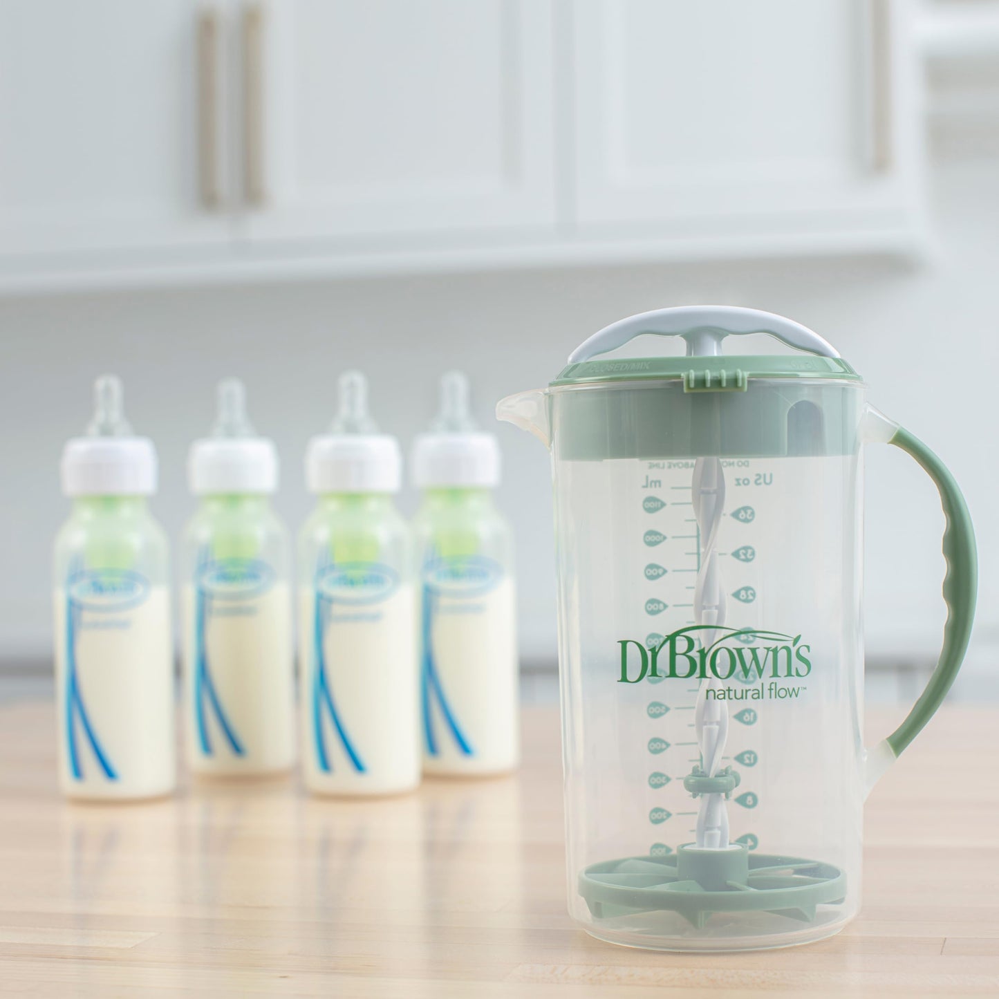 Jarra mezcladora de fórmula para bebés de Dr. Brown's con tapón ajustable