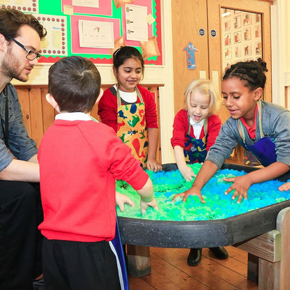 Gelly Baff convierte el agua en un colorido juguete sensorial y de baño, azul