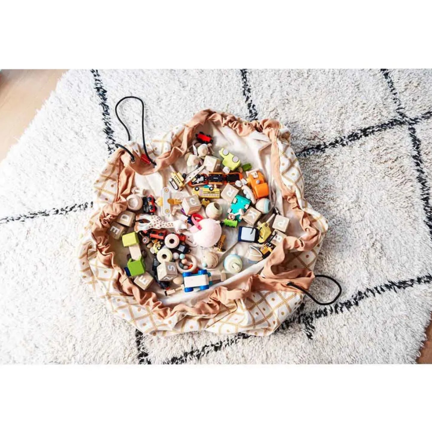 Play & Go - Tapete de juego y bolsa de almacenamiento, Geo Mostaza