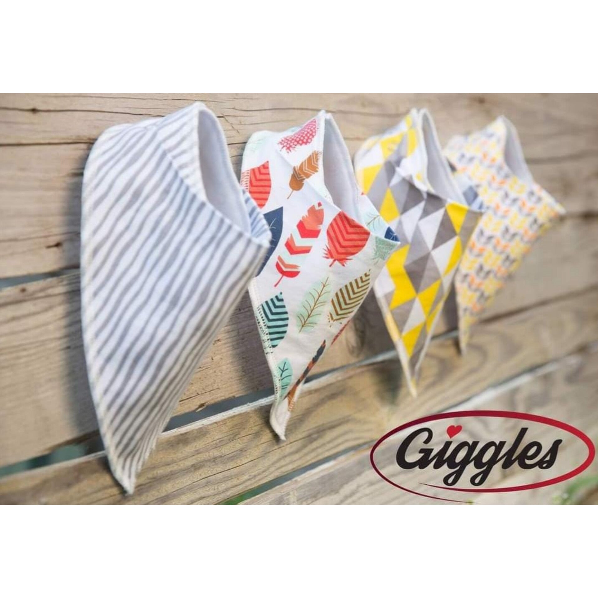 Giggles- Set de 4 bandanas para bebés