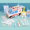 Ambulancia de madera con utensilios de doctor