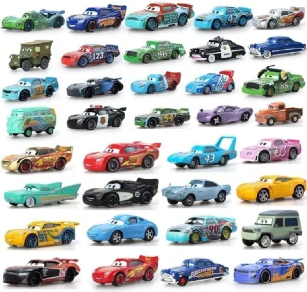 30 piezas de mini carros variados  de la película de Cars