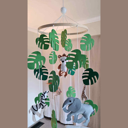 Móvil de fieltro safari para bebés